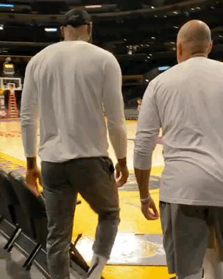 老而彌堅！NBA官方發布詹姆斯賽前投籃熱身影片 運動 第2張