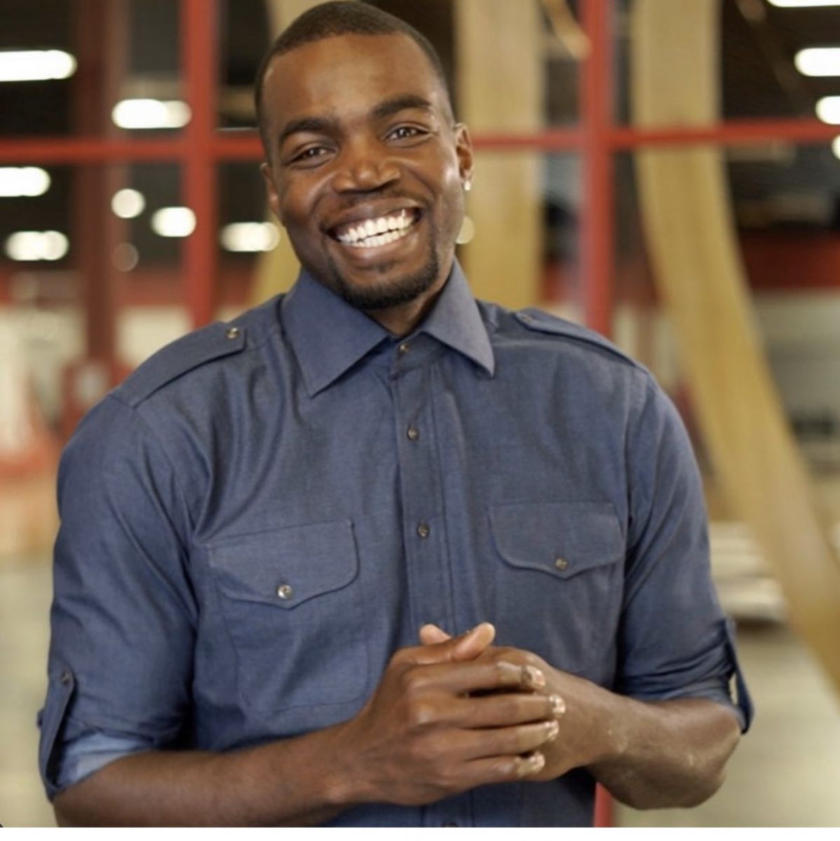 米尔萨普:不要让世界伤害你,微笑是最好的武器._圣坤资讯