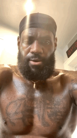 詹姆斯曬俯臥撐訓練自拍,看看這肌肉,完全不輸任何年球員-黑特籃球-NBA新聞影音圖片分享社區