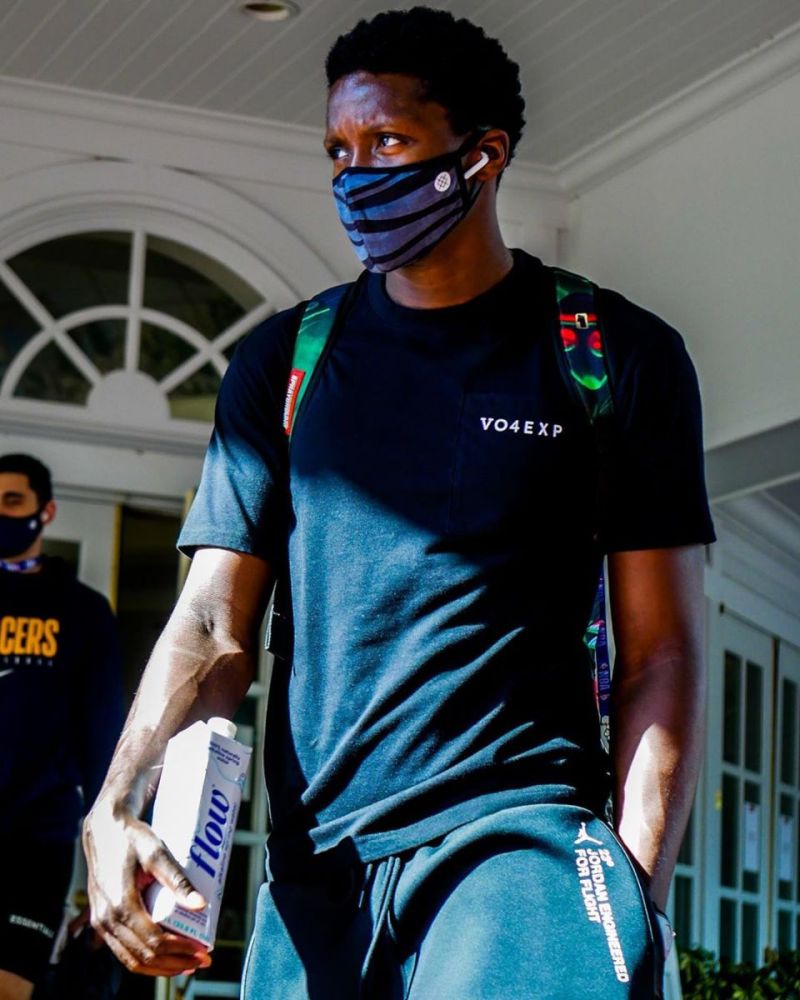 流言板有黑豹内味了奥拉迪波晒赛前照和赛场照