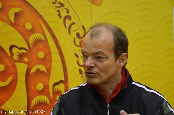 虎扑专访:德国老外参加新民晚报乒乓球赛_虎扑