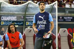 乌拉圭首发:苏亚雷斯搭档卡瓦尼,弗兰替补_虎