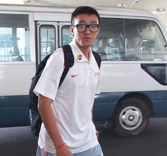 扬纳基斯:更换翻译因单正灏工作量大_虎扑CB