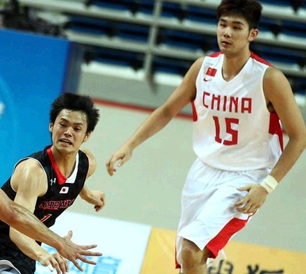 [流言板]孙桐林:顶住内线,给队友创造机会 10回复