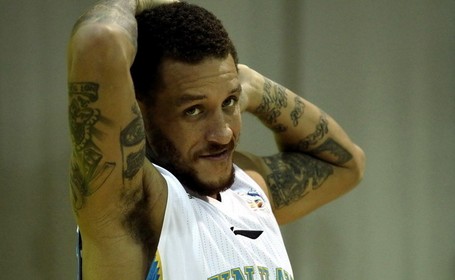 福建:韦斯特非NBA边缘人,具有很强实力