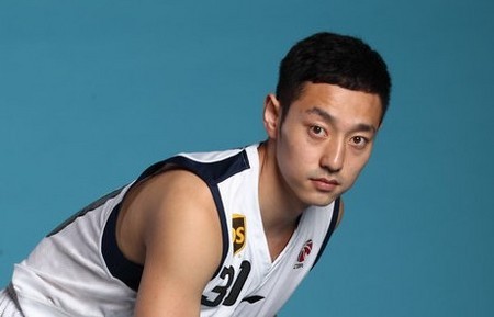 [流言板]杜锋将为广东旧将史鸿飞颁发总冠军戒指