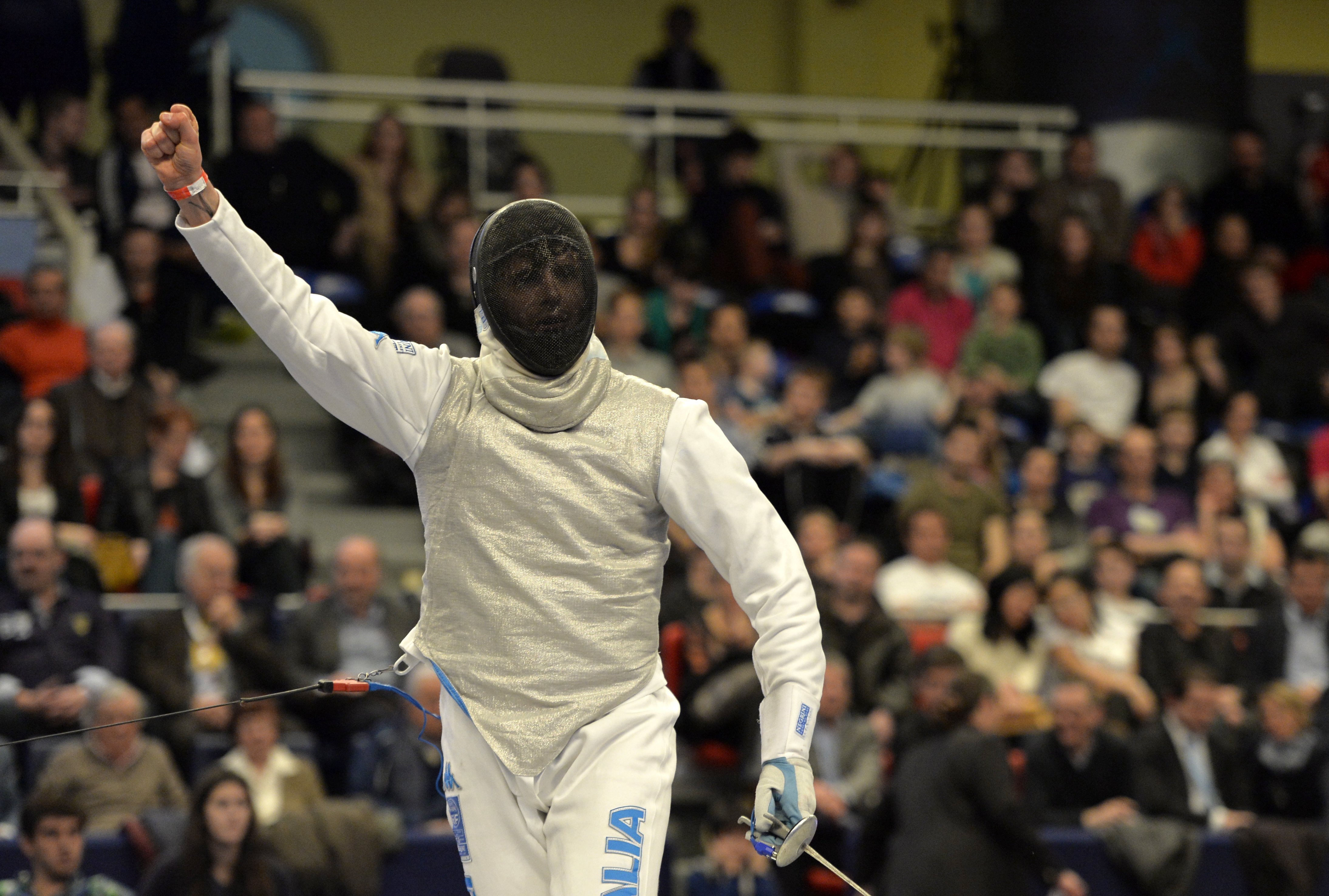 巴黎男子个人花剑击剑半决赛中的胜利