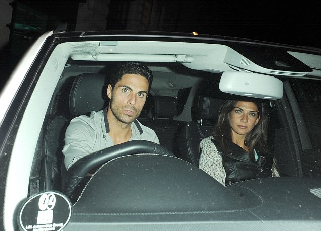 阿森纳众将携妻聚会庆祝社区盾冠军_虎扑国际