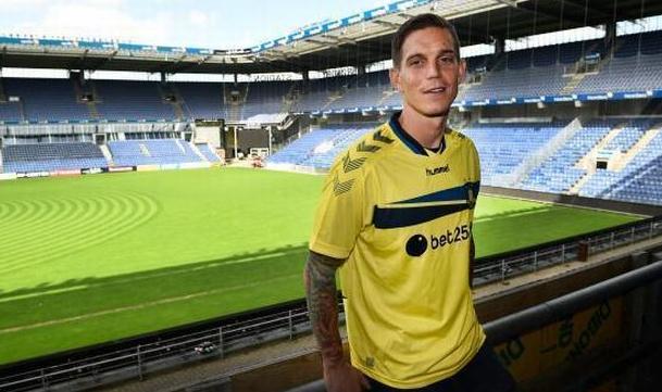 镜报:阿格资助丹麦球队参加无家者世界杯