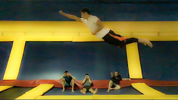 林书豪无P图秀弹跳,如钢铁侠般起飞_虎扑NBA