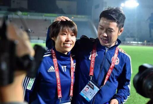 第一人!香港女教练率男子职业队夺港超冠军_虎