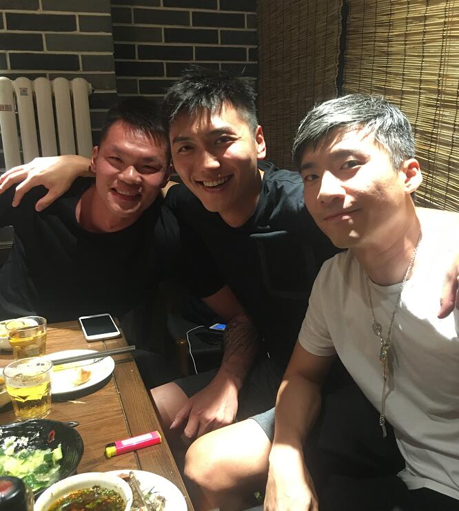 前国手张博晒与朱芳雨相聚饮酒合影 - 油乐园 - 一加手机社区官方论坛