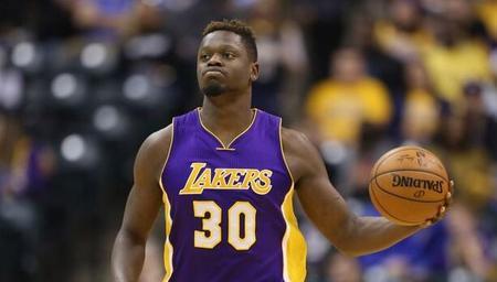 今天在接受采访时湖人主帅卢克-沃顿透露,前锋朱利叶斯-兰德尔今天