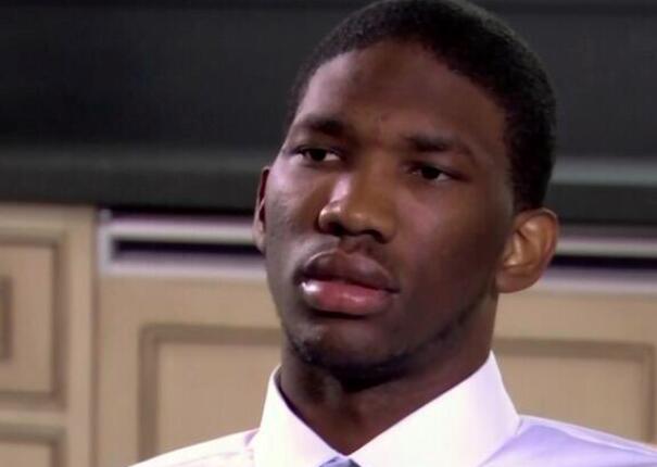 恩比德:想看看哪个年轻人被选后会有我这个表