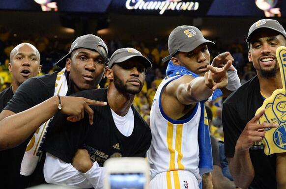 凯文-卢尼晒照:我们是总冠军