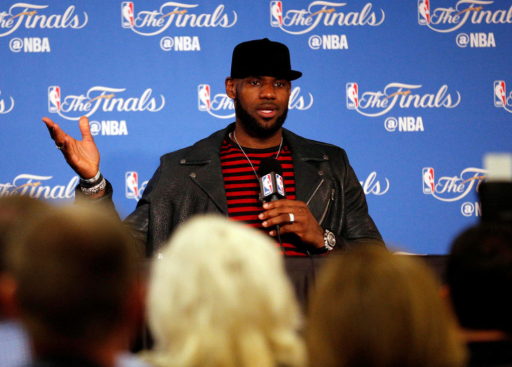 詹姆斯将携手电视网制作一部关于NBA的纪录