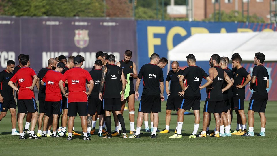 巴萨大名单:德乌洛费乌入选,梅西苏亚雷斯缺席