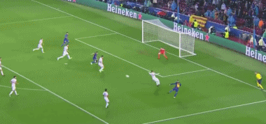 GIF：德乌洛费乌右路传中，尼古拉奥自摆乌龙