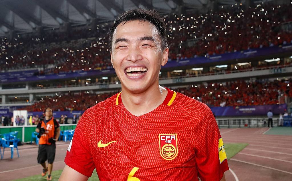 北青报:国足换血拒一刀切,郑智、冯潇霆仍将