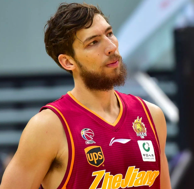 惠龙儿CBA首秀抓1篮板:好的开始,继续努力_虎