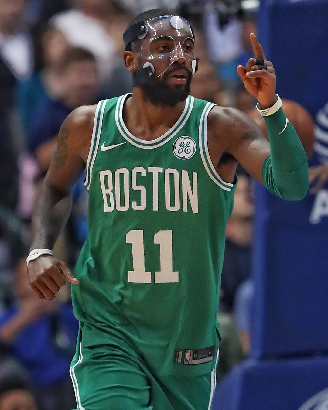 凯尔特人官方称赞欧文今日的表现:不可阻挡