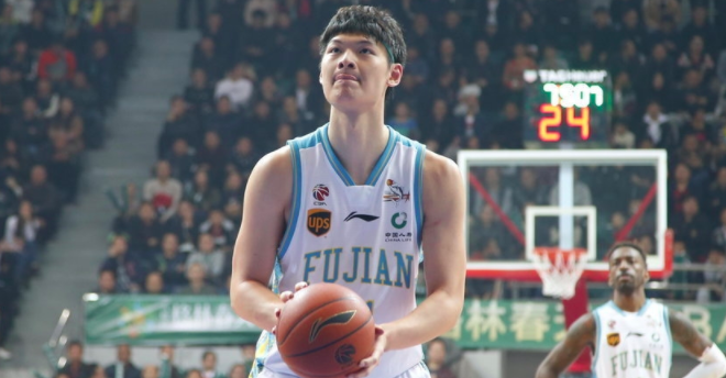 范斌:王哲林训练受伤,回归时间暂不能确定