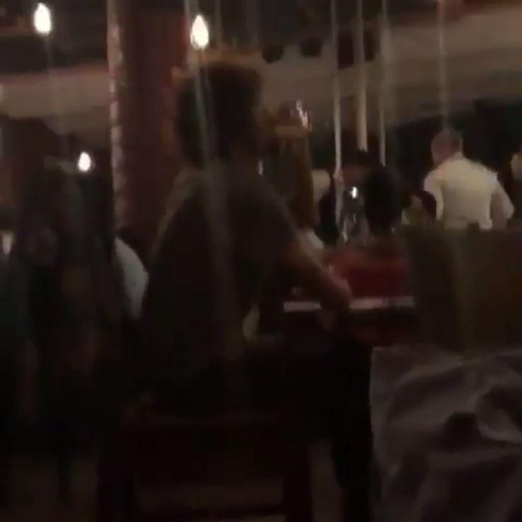 足坛又现姐弟恋？费莱尼和花花公子长腿女模甜蜜约会