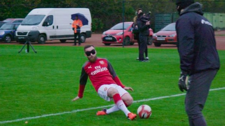 你行你上！<a href=https://www.310bf.com/tags-%E9%98%BF%E6%A3%AE%E7%BA%B3-0.html target=_blank class=infotextkey>阿森纳</a>邀键盘侠蒙眼进行射门挑战