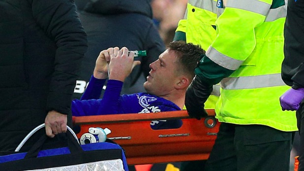 埃弗顿中场麦卡锡遭遇胫骨和腓骨双处骨折