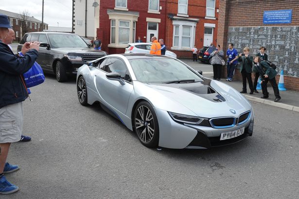 受困禁驾令，“环保卫士”鲁尼甩卖宝马 i8