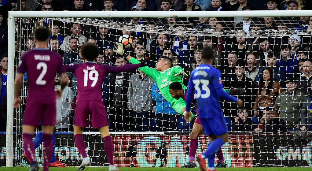 GIF：B-席尔瓦助攻，斯特林门前头槌破门