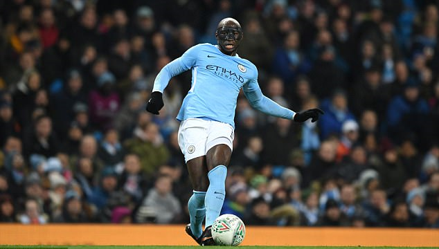 邮报：纽卡斯尔联有意租借曼城后卫曼加拉