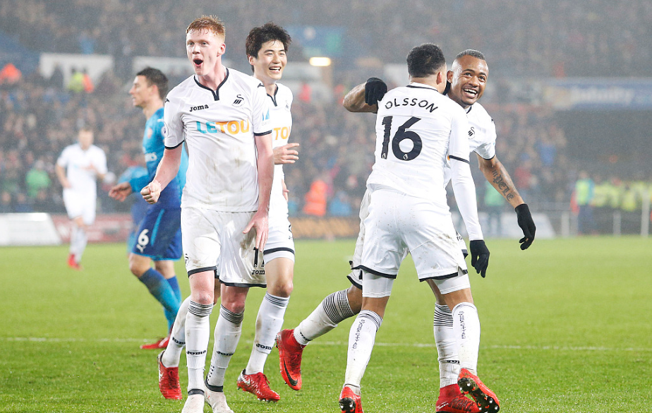 GIF：切赫失误阿尤破门，斯旺西2-1<a href=https://www.310bf.com/tags-%E9%98%BF%E6%A3%AE%E7%BA%B3-0.html target=_blank class=infotextkey>阿森纳</a>