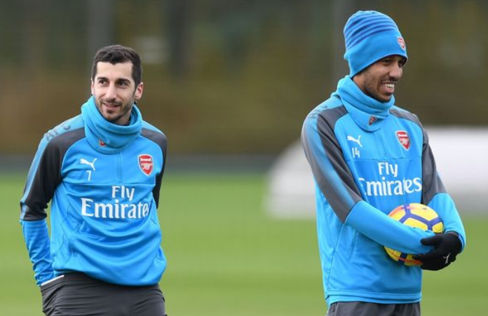 镜报：姆希塔良训练后主动留下，陪前锋们加练