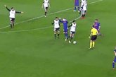 GIF：缠斗激烈，比赛中梅西球衣被扒