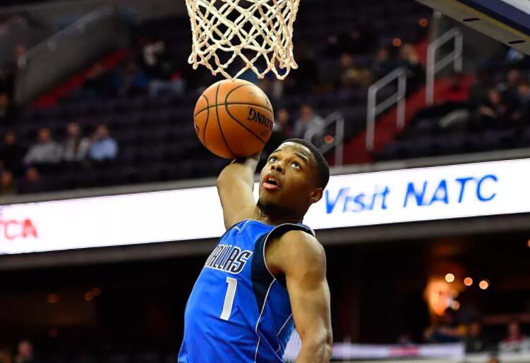 丹尼斯-史密斯成为队史第3位参加扣篮大赛的球员