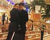 欢乐时光！桑切斯携女友玩碰碰车