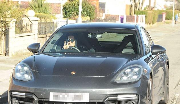 禁令到期！菲尔米诺又能开车了