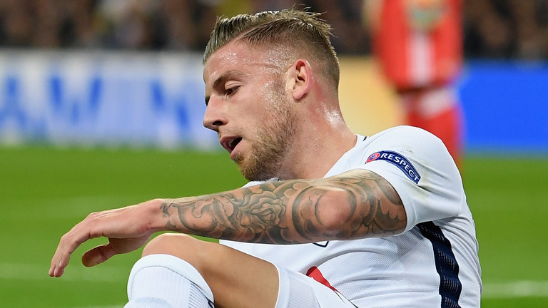 天空体育：热刺中卫阿尔德韦雷尔德回归一线队训练