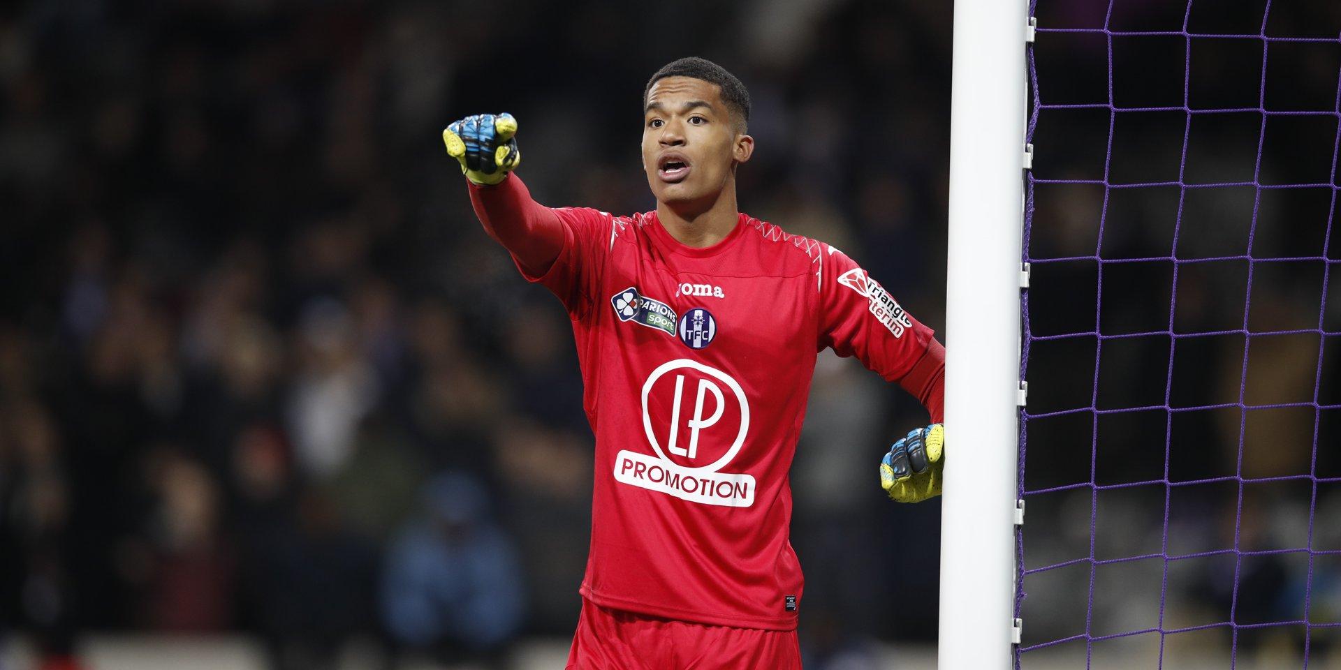 队报：那不勒斯和罗马争夺图卢兹门将拉丰