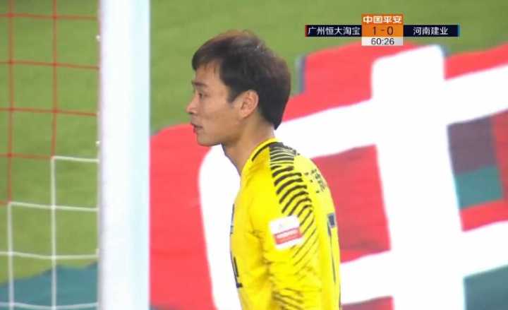 GIF:镇守龙门不放松!吴䶮连续化解恒大禁区内威胁