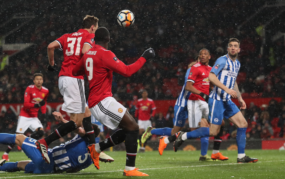 GIF：阿什利-扬助攻，马蒂奇头槌锁定胜局