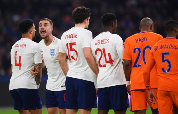 亨德森：本能创造更多机会，但球队表现是积极的