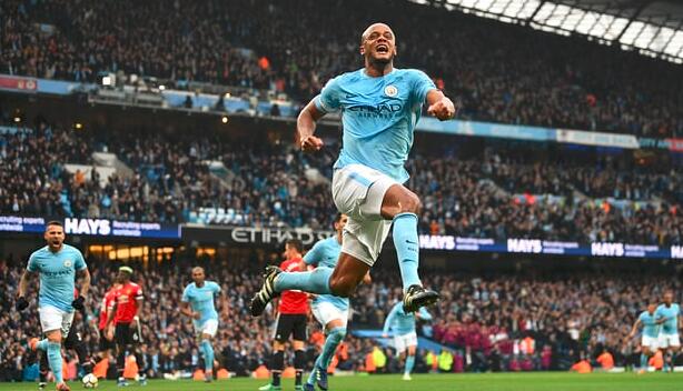 半场：孔帕尼头槌首开纪录京多安建功，曼城暂2-0<a href=https://www.310bf.com/tags-%E6%9B%BC%E8%81%94-0.html target=_blank class=infotextkey>曼联</a>