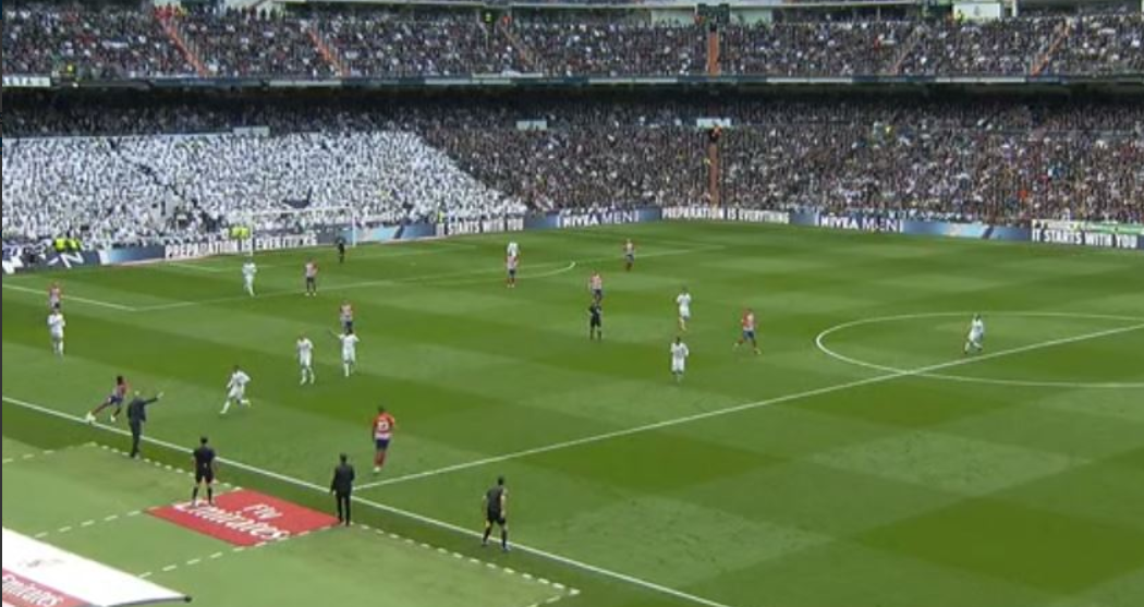 GIF：裁判离奇误判，比托洛本方半场启动竟被误判为越位