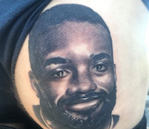 拉卡泽特身上文，枪手球迷受邀看球并和偶像合影