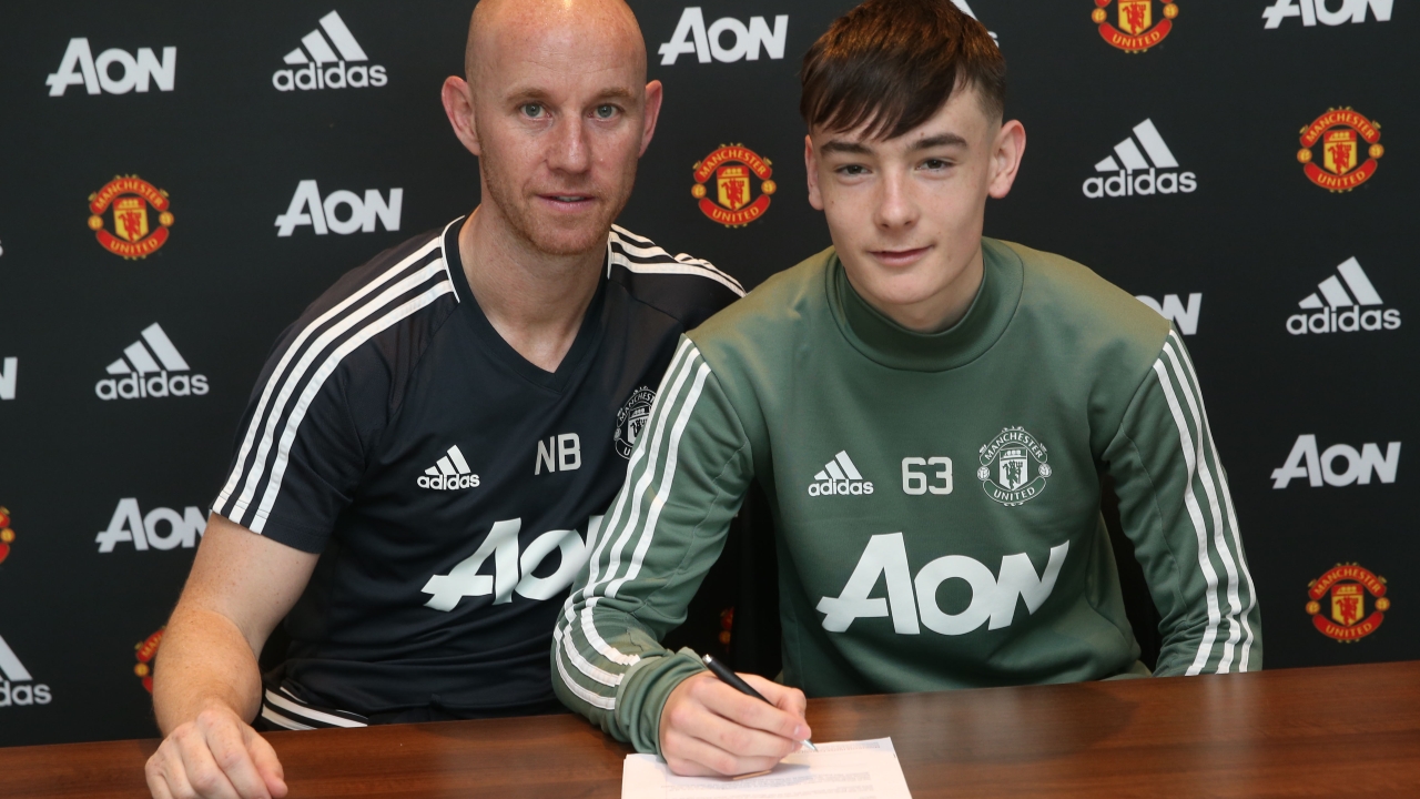 官方：<a href=https://www.310bf.com/tags-%E6%9B%BC%E8%81%94-0.html target=_blank class=infotextkey>曼联</a>和17岁中场小将莱维特签订职业合同
