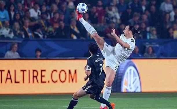 伊布回应博格巴模仿高踢腿：我们能还能踢得更高