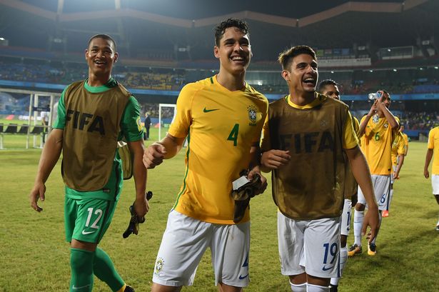 镜报：曼城有意18岁巴西后卫哈尔特