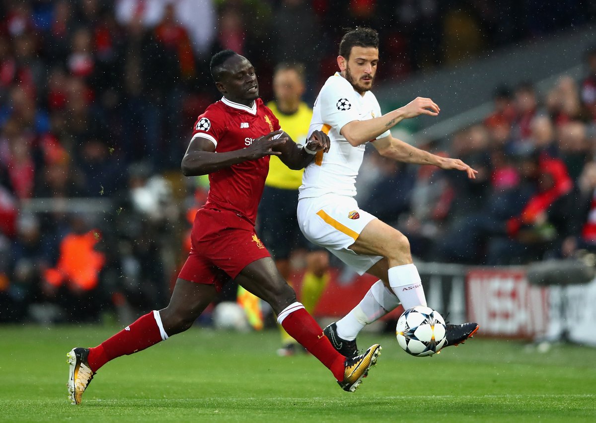 GIF：马内越位在先，进球无效